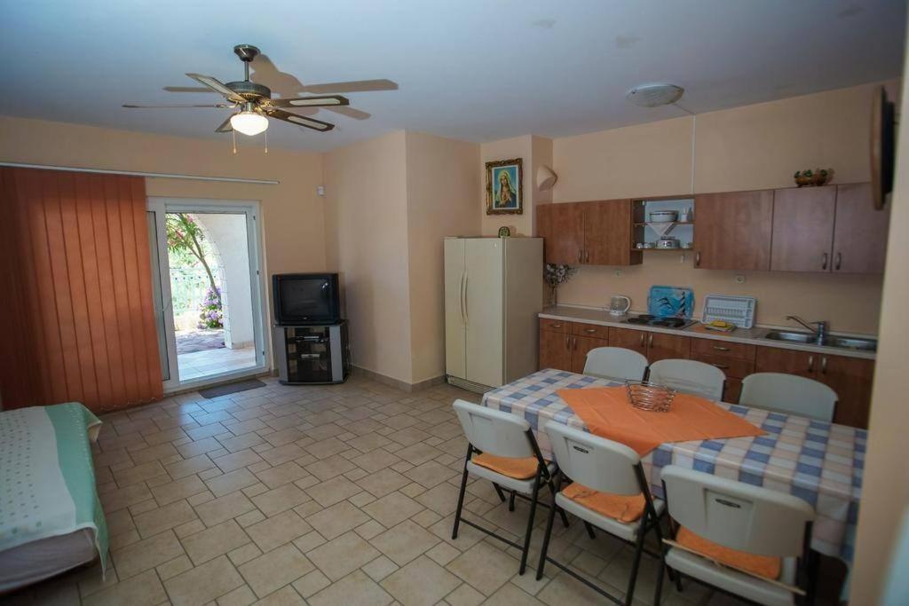 Villa Mara Promajna Bagian luar foto